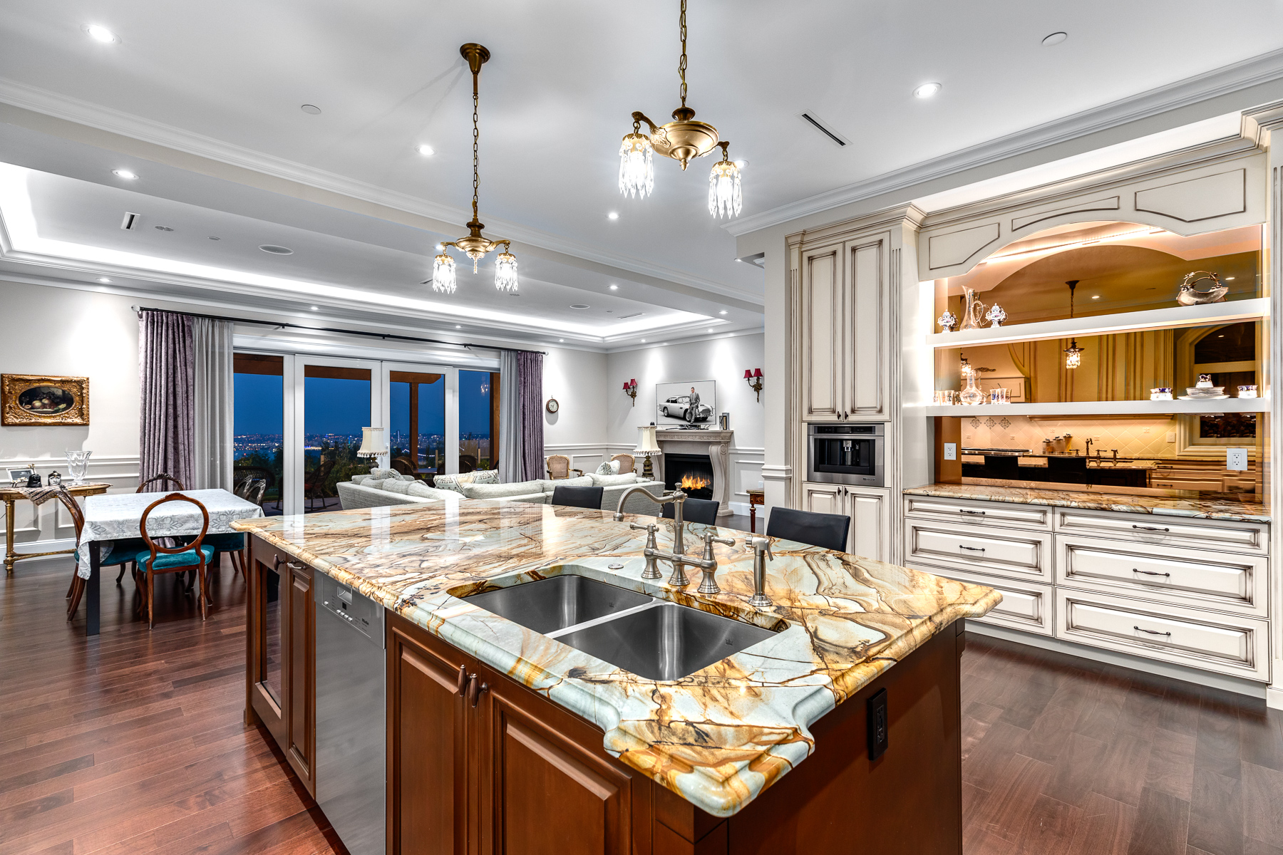 GRAND EUROPEAN CLASSIC LUXURY PROPERTY IN THE BEST BLOCK OF BRITISH PROPERTIES - 1367 Chartwell Dr, West Vancouver
